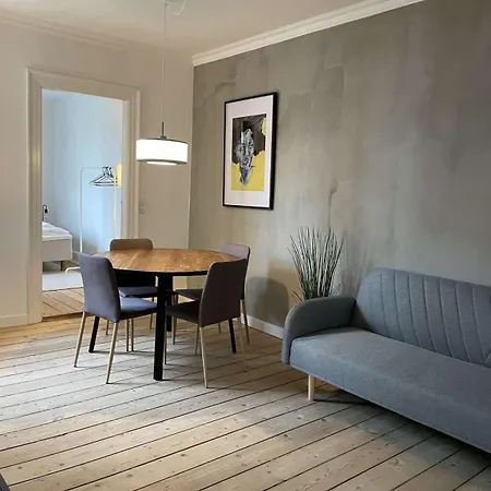 Amazing Lakeside 2br